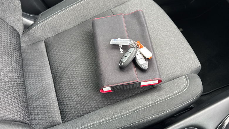 Nissan Qashqai 1.3 DiG-T MH Premiere Edition 5dr Petrol Hatchback